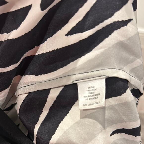 Chic Black and White Sleeveless Top - Picture 8 of 8